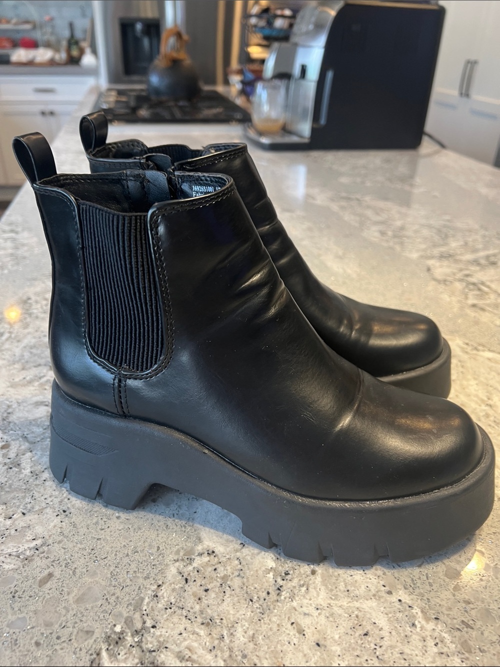Sam & Libby Julia Black Lug Sole Chelsea Boots Size 7 - Like New